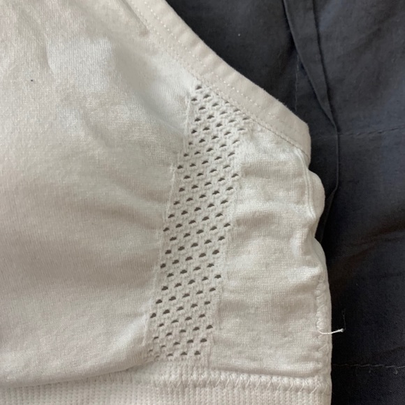 White sports bra - Picture 6 of 6